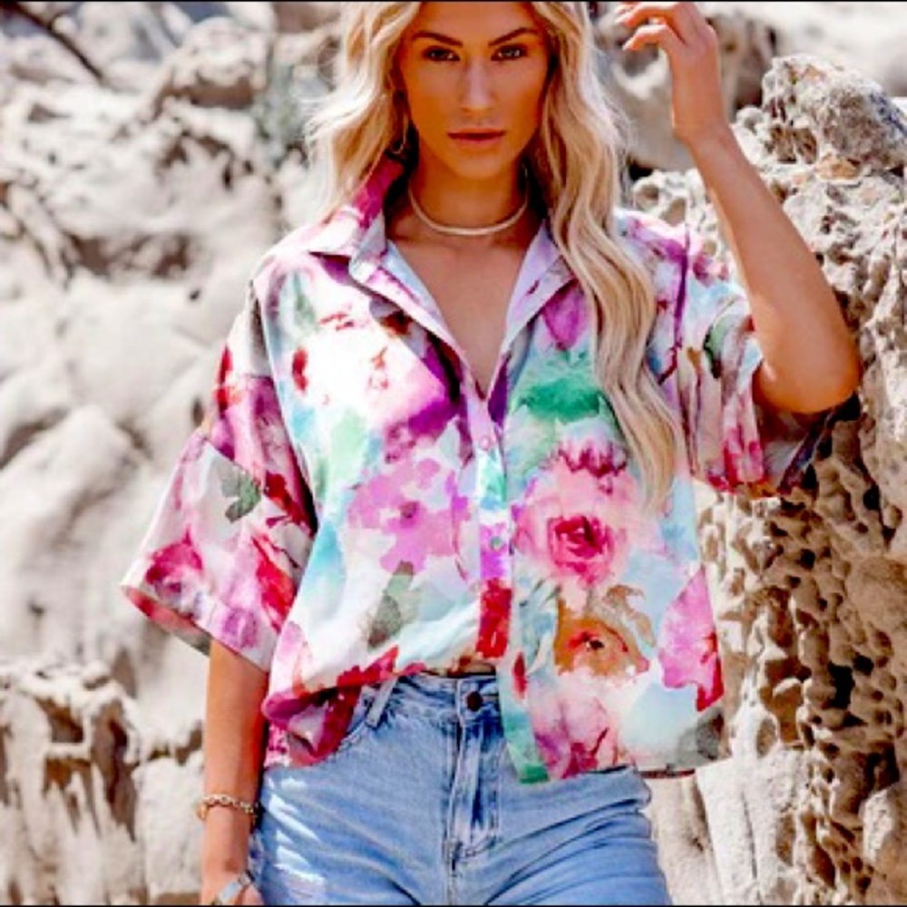 Vici Collection “Beyond The Waterfall” button down blouse